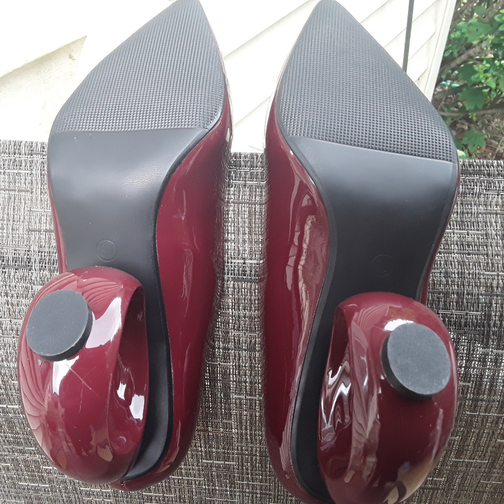 Unique Patent Pumps - Picture 3 of 3
